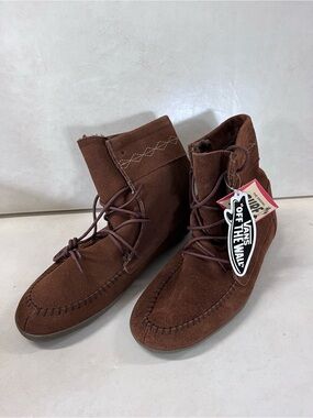 BRAND NEW NEVER WORN Vans Brown Suede Moccasin Boot